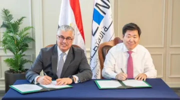 رئيس الهيئة الاقتصادية لقناة السويس يبرم اتفاقية مشروع مع شركة “هايتكس” الصينية