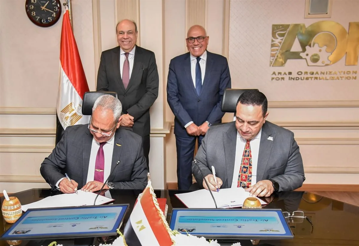رئيس الهيئة العربية للتصنيع ووزير الطيران يشهدان توقيع بروتوكول تعاون