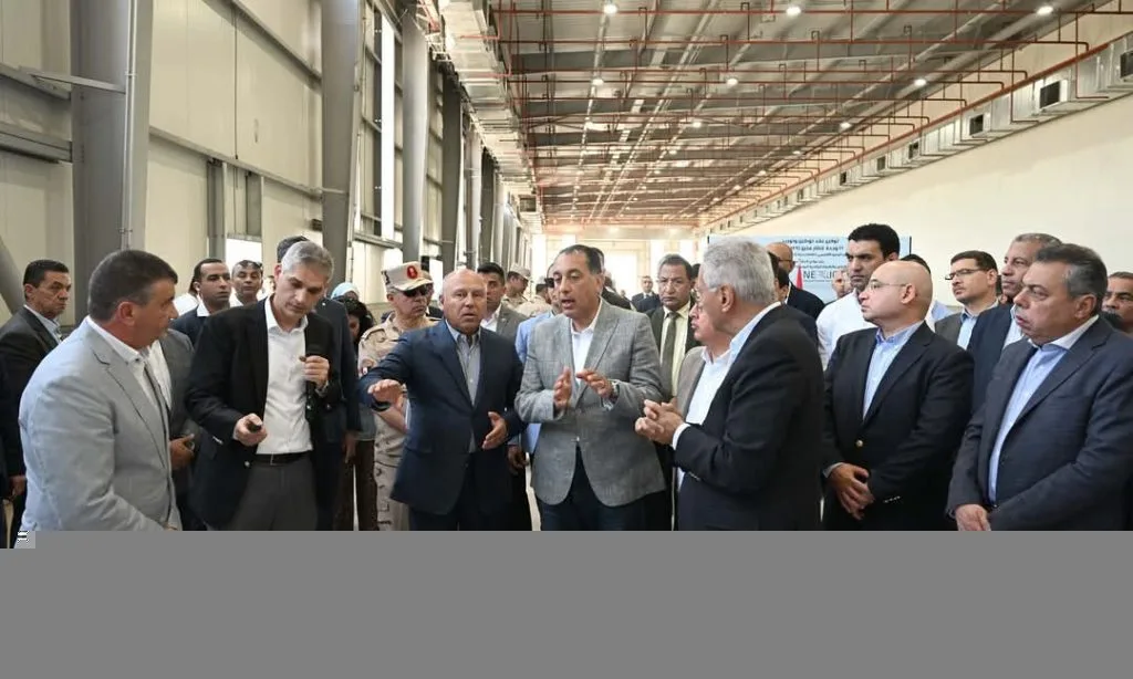 رئيس الوزراء: إنتاج أول عربة قطارات يوليو 2025