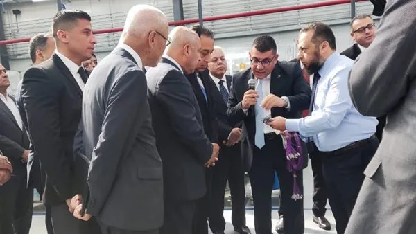 رئيس الوزراء: الحكومة تعطي أهمية كبيرة لقطاع الصناعة رئيس الوزراء: الحكومة تعطي أهمية كبيرة لقطاع الصناعة