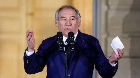 رئيس الوزراء الفرنسي: جهوده مع فرنسا والمملكة المتحدة وكندا للاعتراف بدولة فلسطينية “ستستمر” والوضع في غزة غير مقبول من الناحية الإنسانية. رئيس الوزراء الفرنسي: جهوده مع فرنسا والمملكة المتحدة وكندا للاعتراف بدولة فلسطينية “ستستمر” والوضع في غزة غير مقبول من الناحية الإنسانية.
