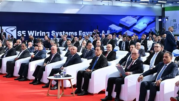 رئيس الوزراء: توجيهات من القيادة لتعزيز القطاع الصناعي وتشجيع جذب الاستثمارات رئيس الوزراء: توجيهات من القيادة لتعزيز القطاع الصناعي وتشجيع جذب الاستثمارات
