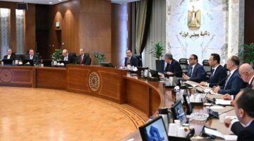 رئيس الوزراء: نستهدف مضاعفة أعداد السياح وتيسير إجراءات الدخول بالمطارات