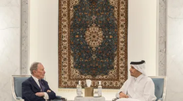 رئيس الوزراء ووزير الخارجية يستقبل مؤسس مجموعة بلومبيرغ الإعلامية