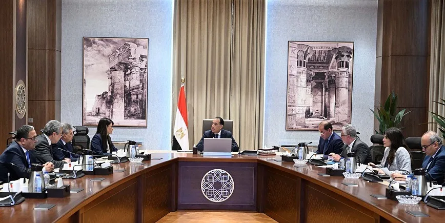 رئيس الوزراء يؤكد التزام الحكومة بإصلاح وإعادة هيكلة الهيئات الاقتصادية