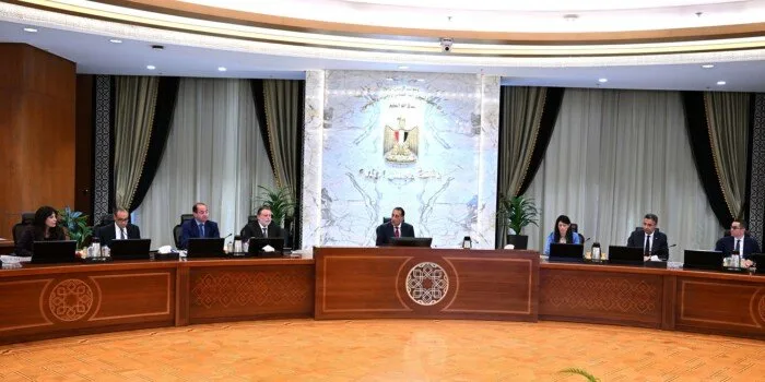 رئيس الوزراء يبحث فرص الاستثمار وتطوير العلاقات الاقتصادية مع الولايات المتحدة