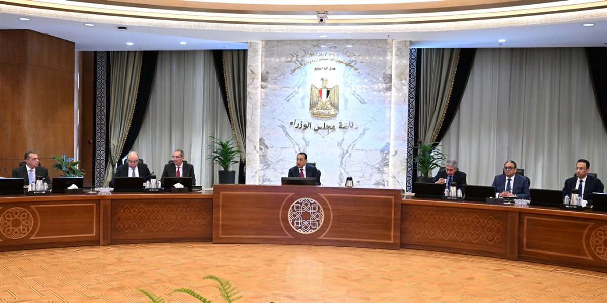 رئيس الوزراء يتابع تيسير إجراءات دخول السائحين بالمطارات والمنافذ المختلفة