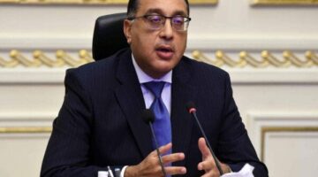 رئيس الوزراء يتابع خطوات تيسير إجراءات دخول السائحين بالمطارات