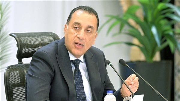 رئيس الوزراء يتابع خطوات تيسير إجراءات دخول السائحين بالمطارات والمنافذ المختلفة