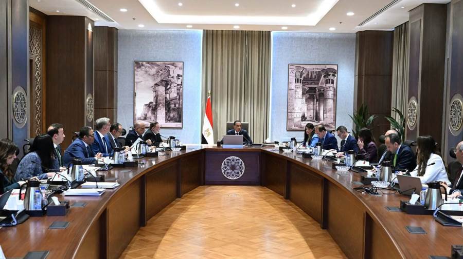 رئيس الوزراء يتابع مستجدات الموقف الحالي لبرنامج الطروحات الحكومية بحضور محافظ المركزي