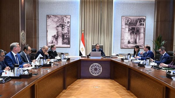 رئيس الوزراء يتابع مستجدات برنامج الطروحات الحكومية
