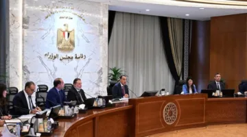 رئيس الوزراء يترأس اجتماع المجموعة الوزارية الاقتصادية بحضور محافظ البنك المركزي