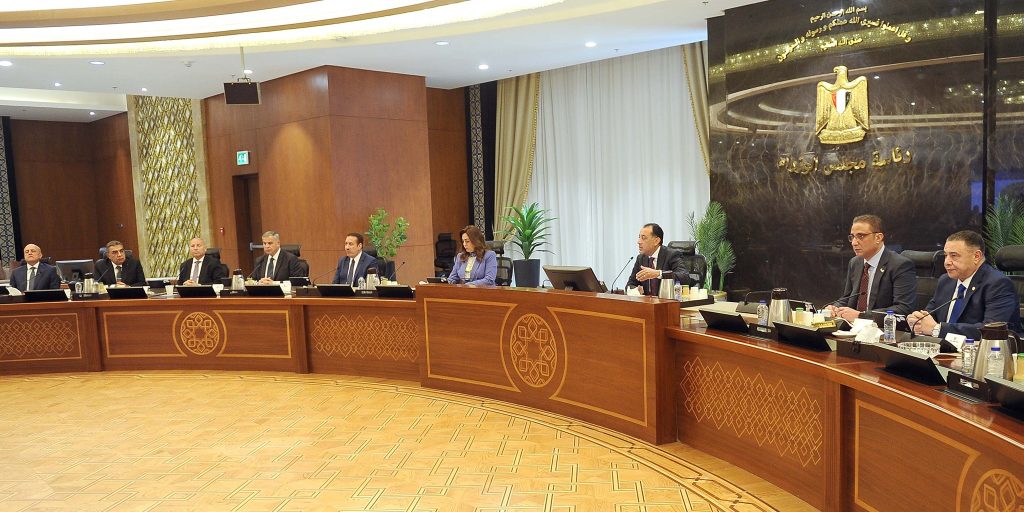 رئيس الوزراء يترأس الاجتماع السابع لمجلس المحافظين