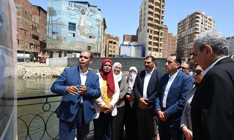 رئيس الوزراء يتفقد أعمال تطوير كورنيش ترعة القاصد