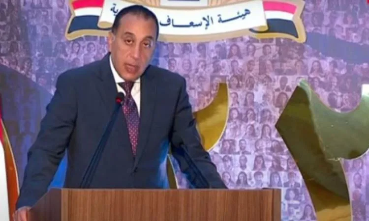 رئيس الوزراء يكرم مجموعة من النماذج المتميزة في هيئة الإسعاف المصرية رئيس الوزراء يكرم مجموعة من النماذج المتميزة في هيئة الإسعاف المصرية
