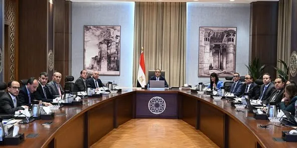 رئيس الوزراء يراقب أنشطة اللجنة المسؤولة عن إدارة الدين العام الخارجي وتنظيم عمليات الاقتراض رئيس الوزراء يراقب أنشطة اللجنة المسؤولة عن إدارة الدين العام الخارجي وتنظيم عمليات الاقتراض