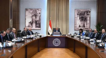 رئيس الوزراء يراقب أنشطة لجنة إدارة الدين الخارجي وضبط الاقتراض