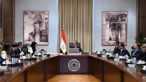 رئيس الوزراء يراقب توفر المواد الأساسية ويؤكد على استبدال الواردات بزراعة القمح رئيس الوزراء يراقب توفر المواد الأساسية ويؤكد على استبدال الواردات بزراعة القمح