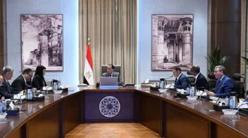رئيس الوزراء يراقب جهود تأمين مياه الشرب للمواطنين في عدة مناطق بمحافظة البحر الأحمر