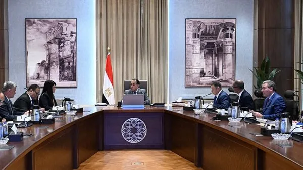 رئيس الوزراء يراقب جهود تأمين مياه الشرب للمواطنين في عدة مناطق بمحافظة البحر الأحمر رئيس الوزراء يراقب جهود تأمين مياه الشرب للمواطنين في عدة مناطق بمحافظة البحر الأحمر