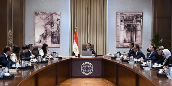 رئيس الوزراء يراقب حالة توفر السلع الأساسية والمخزونات المتاحة رئيس الوزراء يراقب حالة توفر السلع الأساسية والمخزونات المتاحة