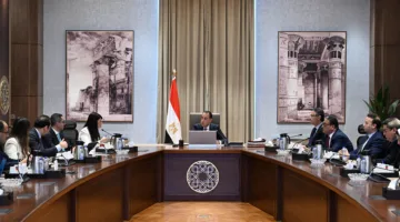 رئيس الوزراء يرصد حالة توافر السلع الأساسية.