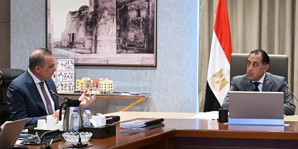 رئيس الوزراء يستعرض تقدم تنفيذ مشروعات صندوق التنمية الحضرية رئيس الوزراء يستعرض تقدم تنفيذ مشروعات صندوق التنمية الحضرية