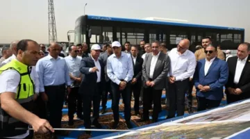 رئيس الوزراء يشرف على الاختبارات التشغيلية للحافلة الترددية
