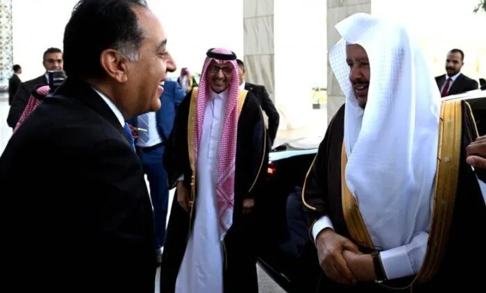 رئيس الوزراء يعبّر عن ترحيبه بتوقيع اتفاقية لتعزيز وحماية الاستثمارات مع المملكة العربية السعودية رئيس الوزراء يعبّر عن ترحيبه بتوقيع اتفاقية لتعزيز وحماية الاستثمارات مع المملكة العربية السعودية