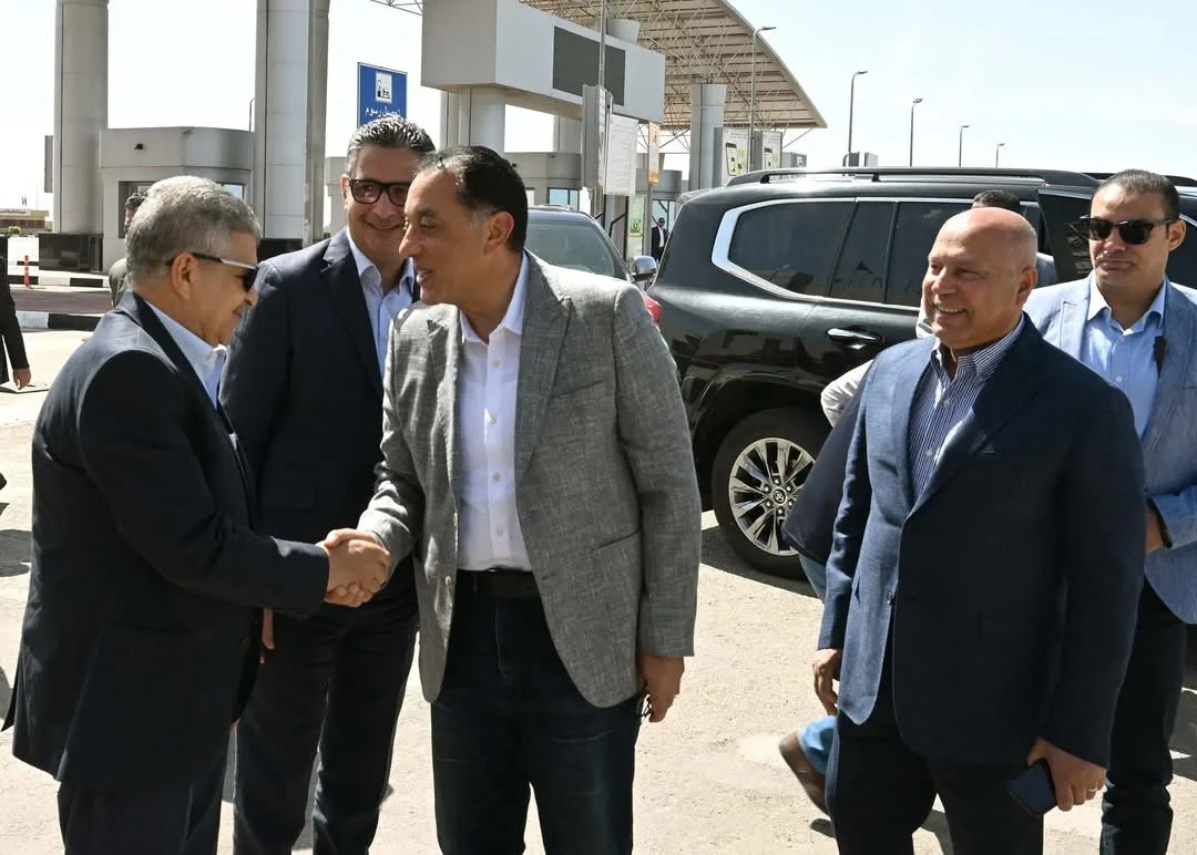رئيس الوزراء يفتتح عددا من مشروعات المنطقة الاقتصادية لقناة السويس