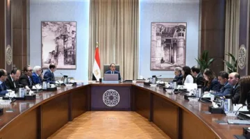 رئيس الوزراء يقدم عدة أفكار للمساعدة في تقليل مستويات الدين