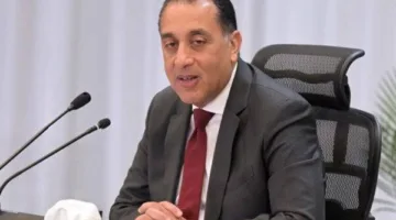 رئيس الوزراء يقوم بجولة في الأتوبيس الترددي للاطلاع على التشغيل التجريبي