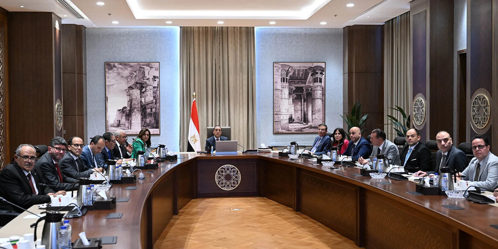 رئيس الوزراء يناقش خطوات تعزيز إنتاج الحرير في مصر رئيس الوزراء يناقش خطوات تعزيز إنتاج الحرير في مصر