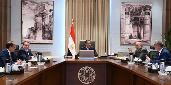 رئيس الوزراء يوضح استراتيجية تأمين الوقود لتشغيل محطات الكهرباء استعداداً لصيف العام المقبل.