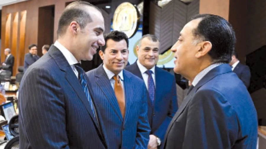 رئيس الوزراء يُكلف الوزراء المعنيين بتنفيذ توجيهات الرئيس خلال احتفالية عيد العمال