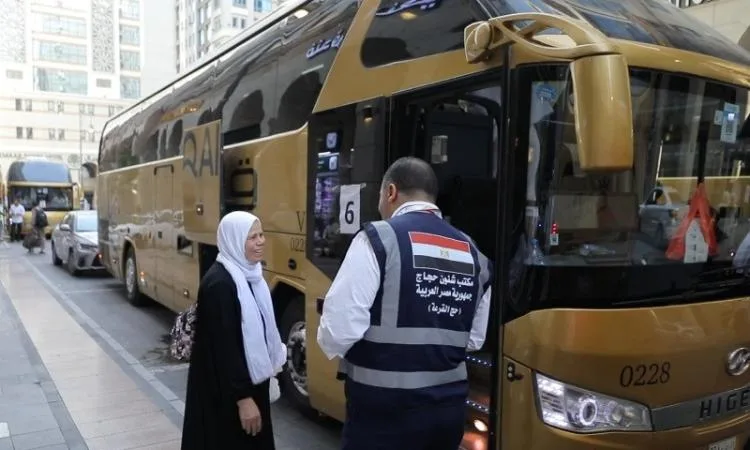 رئيس بعثة الحج الرسمية: نقل ألف حاج بقرعة من المدينة المنورة إلى مكة رئيس بعثة الحج الرسمية: نقل ألف حاج بقرعة من المدينة المنورة إلى مكة