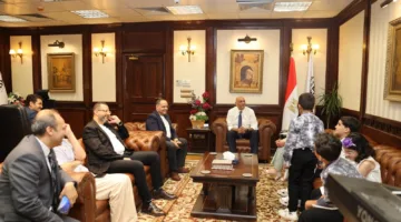 رئيس “تنمية المشروعات” يلتقي بأطفال مبتكرين في مجال إنتاج منتجات اللافندر البيئية: تشجيع مبكر لجيل مبدع