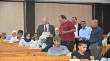 رئيس جامعة أسوان يراقب تقدم امتحانات الفصل الثاني في كلية الزراعة