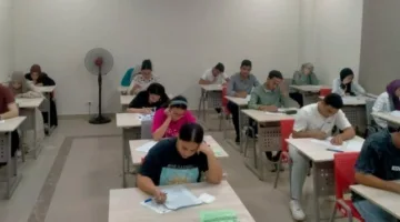 رئيس جامعة أسيوط الأهلية يتفقد تقدم امتحانات الطلاب ويؤكد على سيرها بشكل جيد