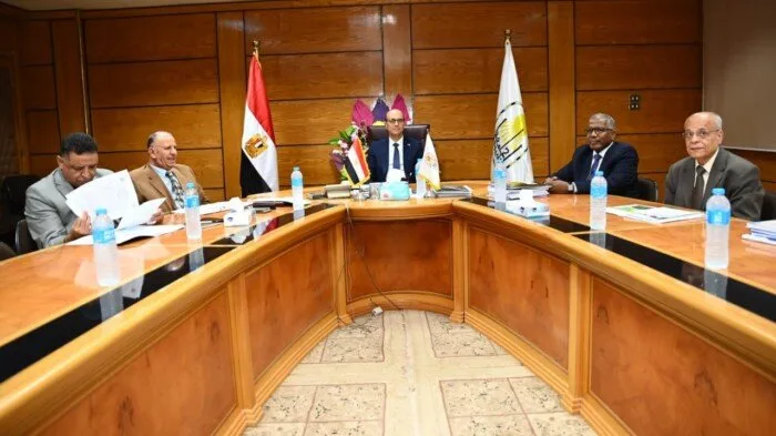 رئيس جامعة أسيوط يتولى رئاسة لجنة اختيار عميد كلية التربية البدنية رئيس جامعة أسيوط يتولى رئاسة لجنة اختيار عميد كلية التربية البدنية