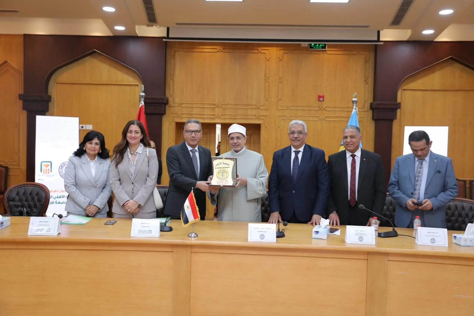 رئيس جامعة الأزهر يبرم اتفاقية تعاون مع البنك الأهلي المصري لتأهيل الطلاب.