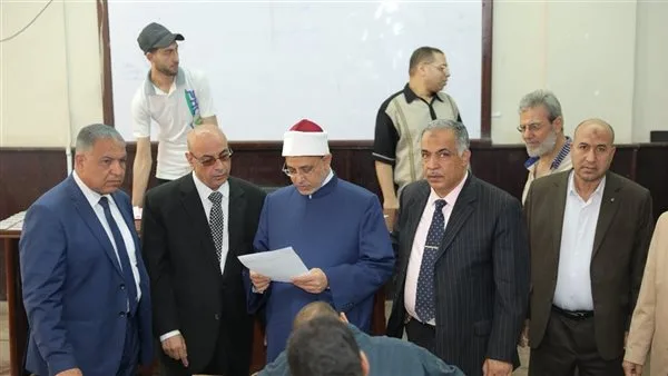 رئيس جامعة الأزهر يقوم بزيارة لجان الامتحان في كلية القرآن الكريم بطنطا رئيس جامعة الأزهر يقوم بزيارة لجان الامتحان في كلية القرآن الكريم بطنطا