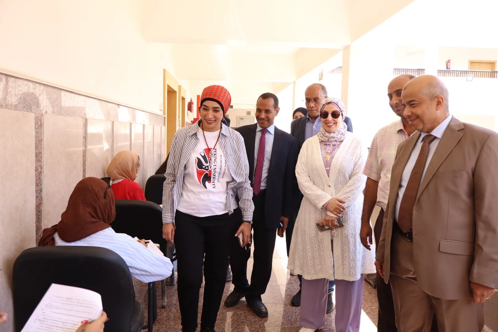 رئيس جامعة الأقصر تراقب تقدم امتحانات كليتي السياحة والضيافة والعلوم رئيس جامعة الأقصر تراقب تقدم امتحانات كليتي السياحة والضيافة والعلوم