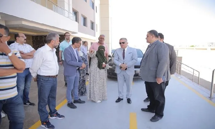 رئيس جامعة السويس يقوم بجولة في العيادات الخارجية بالمستشفى الجامعي رئيس جامعة السويس يقوم بجولة في العيادات الخارجية بالمستشفى الجامعي