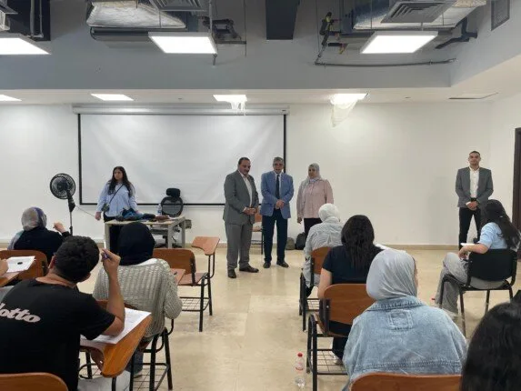 رئيس جامعة بنها الأهلية يزور كليتي علوم الحاسب والاقتصاد وإدارة الأعمال لمتابعة سير الامتحانات رئيس جامعة بنها الأهلية يزور كليتي علوم الحاسب والاقتصاد وإدارة الأعمال لمتابعة سير الامتحانات