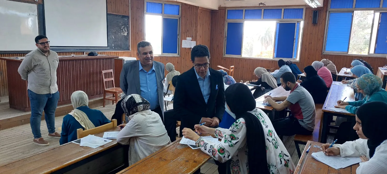 رئيس جامعة بنها يثني على الجهود المبذولة في إدارة العملية الامتحانية رئيس جامعة بنها يثني على الجهود المبذولة في إدارة العملية الامتحانية
