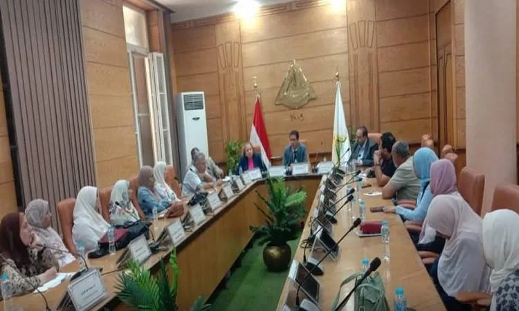رئيس جامعة بنها يستعرض المشاريع الحالية واستراتيجيات الصيانة. رئيس جامعة بنها يستعرض المشاريع الحالية واستراتيجيات الصيانة.