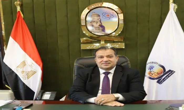 رئيس جامعة جنوب الوادي يعلن عن الفائزين بجوائز التقدير والتشجيع والتفوق الجامعي.