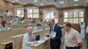رئيس جامعة دمنهور يتابع سير الامتحانات في خمسة كليات نظرية وعملية