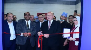 رئيس جامعة سوهاج ي inaugurates جهاز القسطرة المخية في مستشفى الطوارئ الجامعي